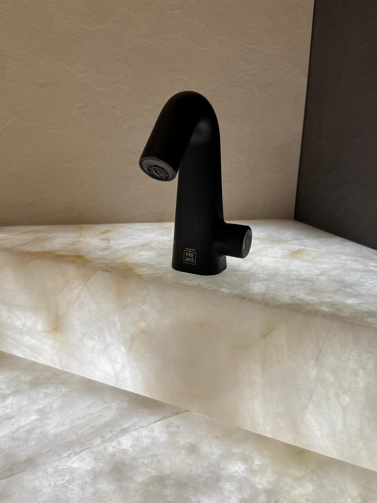 BEZDOTYKOWA BATERIA UMYWALKOWA Z DOZOWNIKIEM FREAK BATHROOM CLASSIC - CHROM